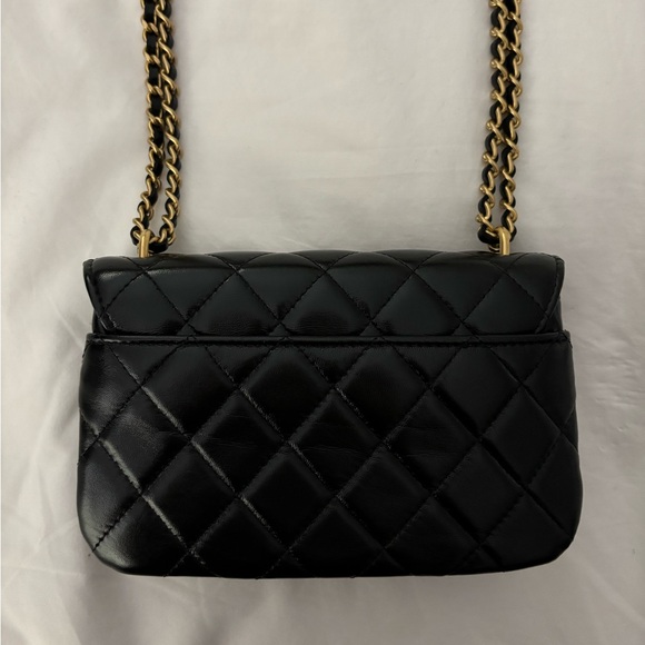 CHANEL 🖤 23A Black Shiny Leather Phone Holder on a Chain - Picture 6 of 15